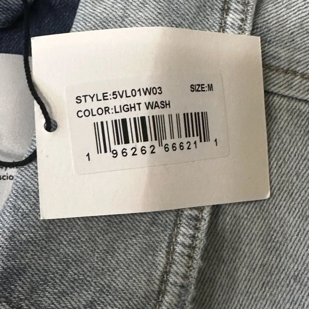LNDN NWT Size Medium Classic‎ Light Wash distressed Denim Barn Jacket
